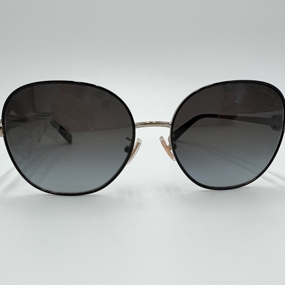 Authentic Coach Sunglasses with Case, New Without Tags - Picture 1 of 7